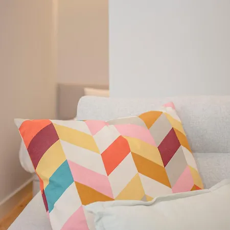 Liiiving In - Aliados Stone Apartment Porto