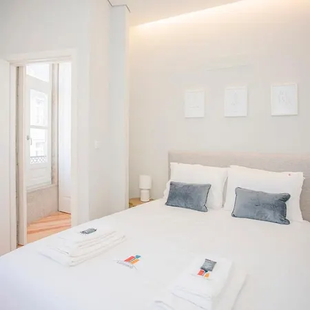 Liiiving In - Aliados Stone Porto