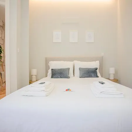 Apartment Liiiving In - Aliados Stone *